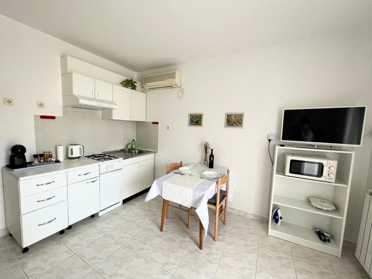 Martin Apartments Ровінь Екстер'єр фото